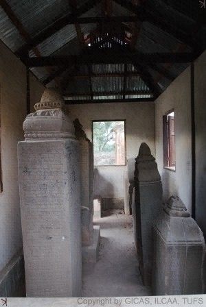 レーミェッナー寺院 碑文庫内部