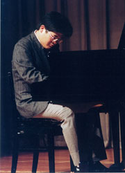Umekawa plays Liszt.